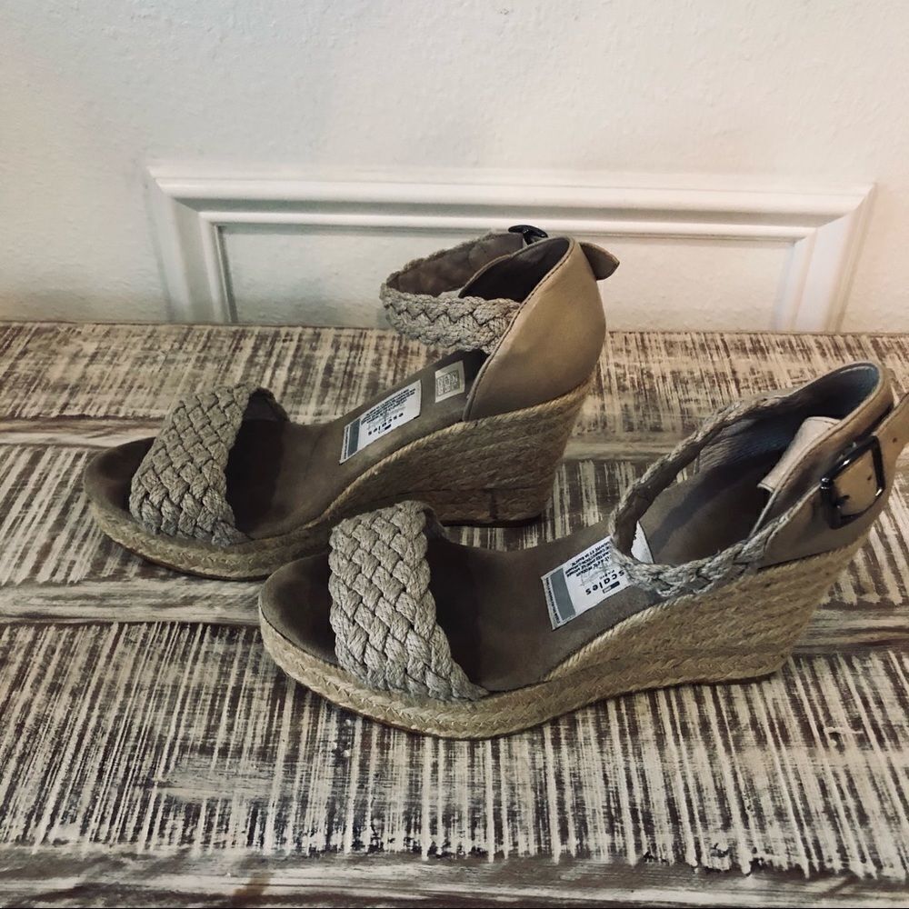 Escales Paris Numbered Sandal Collection - Picture 8 of 11